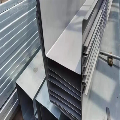 304 kaltgewalzte StandardKastenrinne fertigte der Edelstahl-Deckungs-Gossen-2.5mm der Stärke-ASTM Arten besonders an