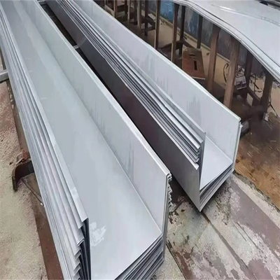 304 kaltgewalzte StandardKastenrinne fertigte der Edelstahl-Deckungs-Gossen-2.5mm der Stärke-ASTM Arten besonders an