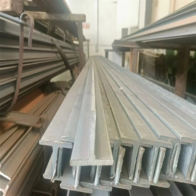 15CrMo 300 * 300 * 12mm warmgewalzt 6 Meter oder 12 Meter Länge Schwarze Farbe