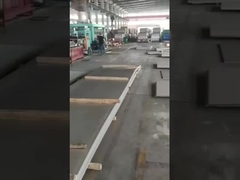 Inspektionieren Sie die Produktionsstätte für Edelstahl